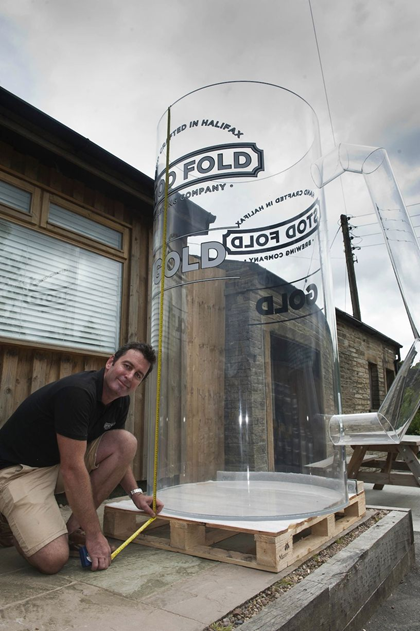 World’s Largest Beer Glass Unveiled (3600 pints)